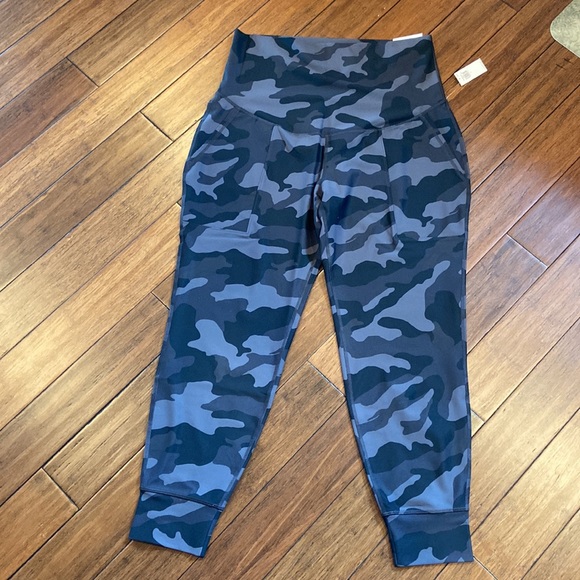 Maternity Old Navy Ankle Powersoft Jogger. Size Large. - Picture 3 of 4